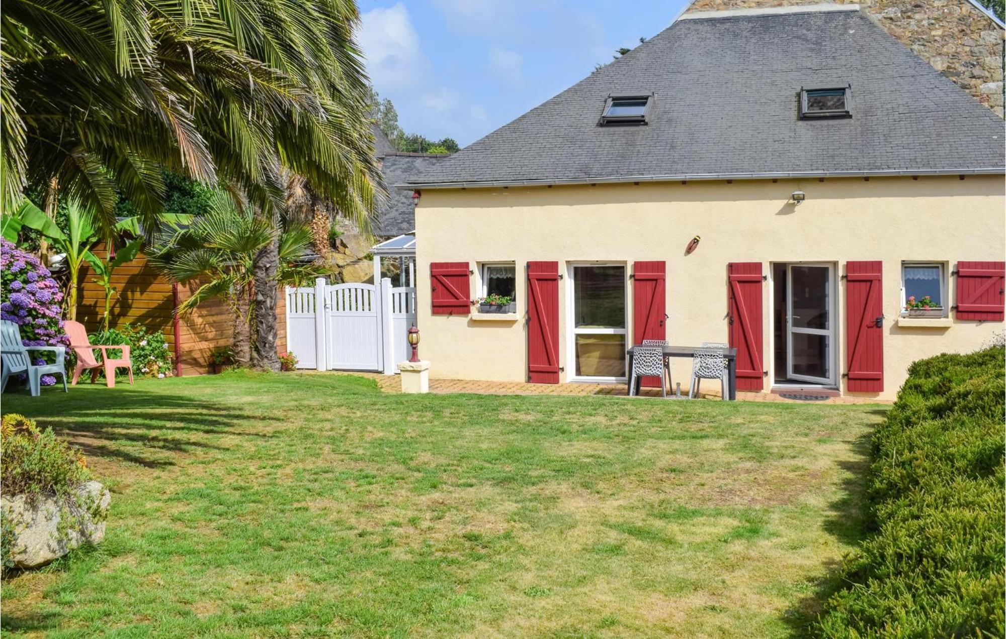 Nice home in Lzardrieux with 3 Bedrooms&WiFi Lézardrieux Buitenkant foto